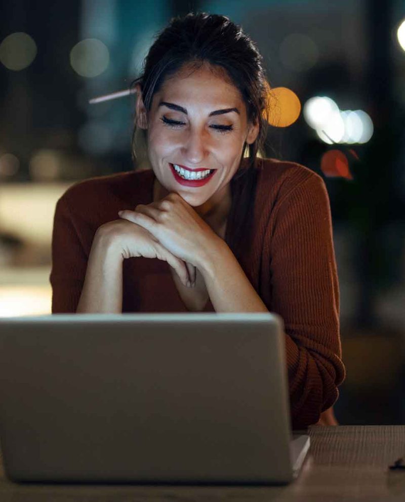 smiling-beautiful-business-woman-having-an-online-PLE3NAY.jpg